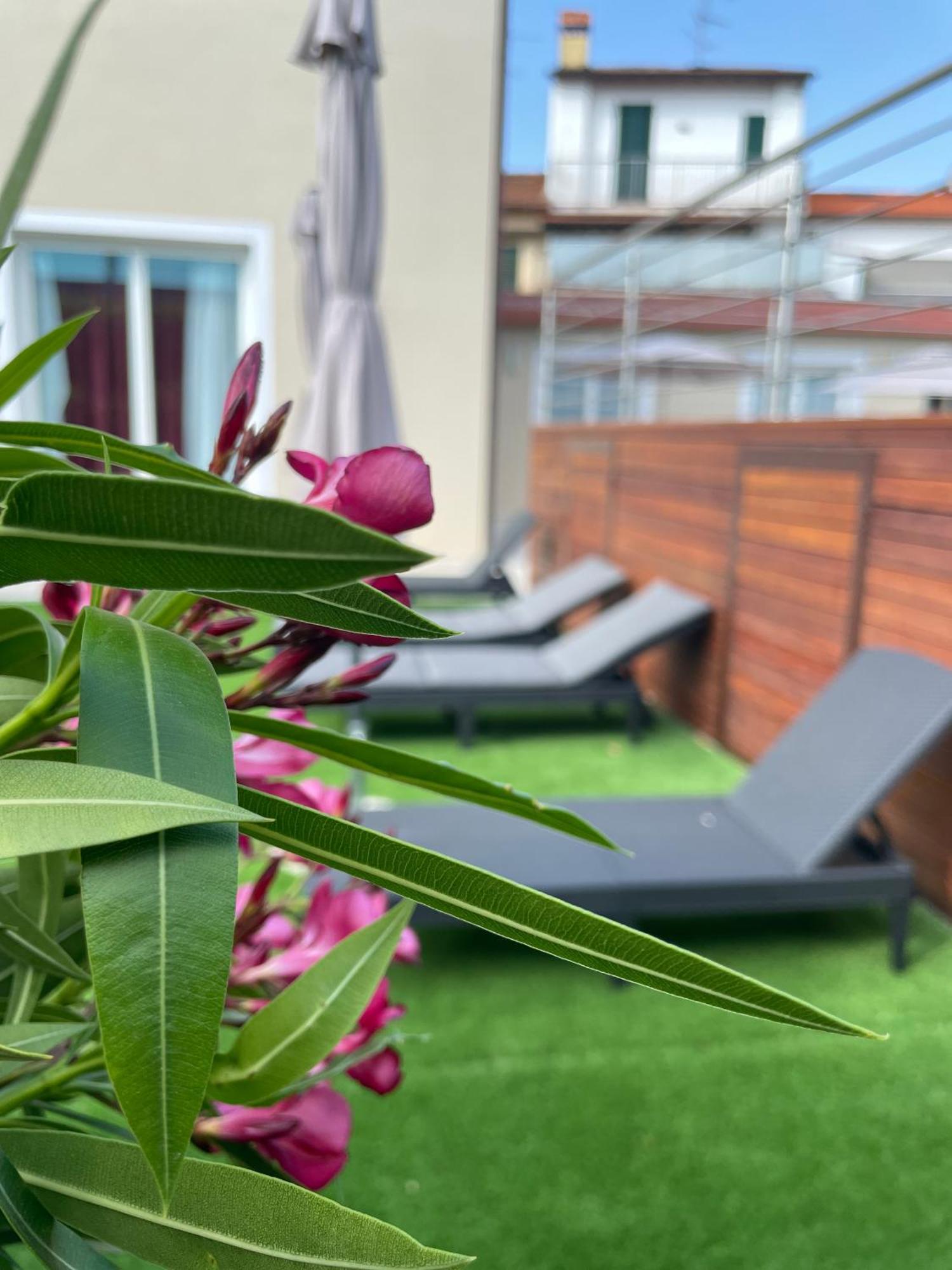Petit Hotel Prato  Kültér fotó